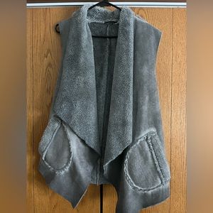 Grey Sherpa lining women’s vest. Size Large Cherish brand, Made in Italy